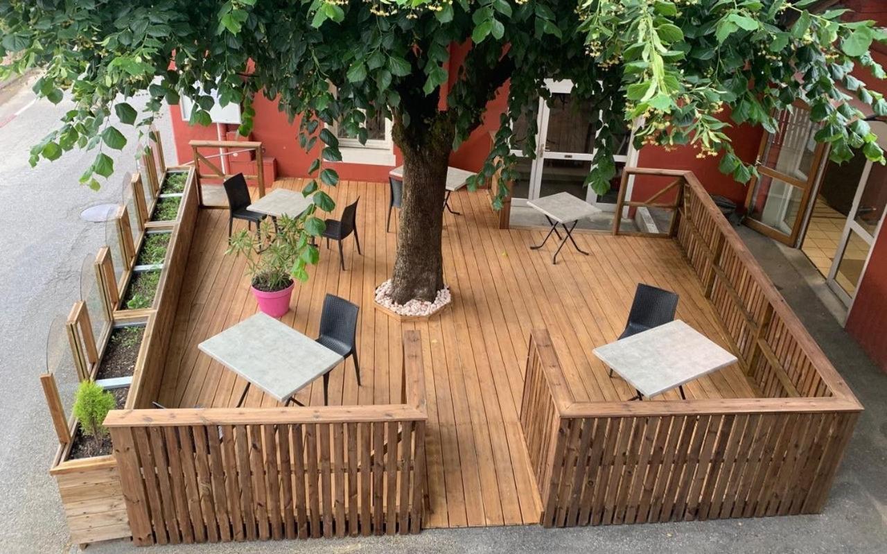 Logis Hotel Du Fer A Cheval Yenne Exterior foto
